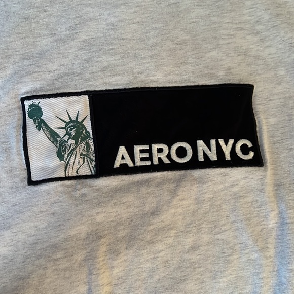 Aeropostale White Tee W/ statue of liberty, very comfy and great fit! :) - Picture 2 of 4